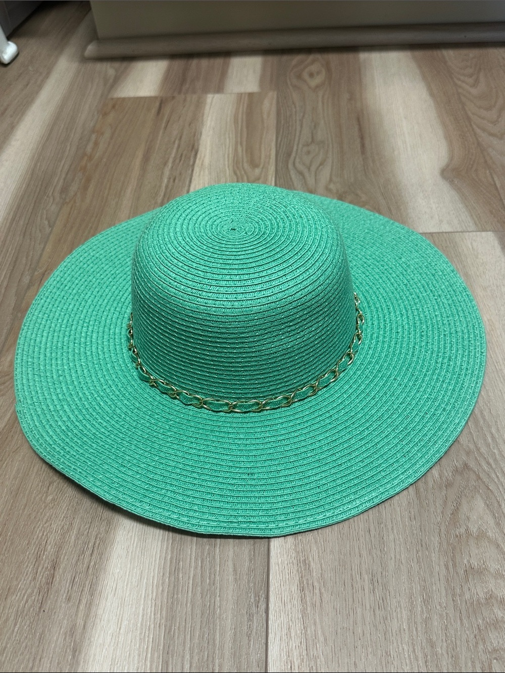 Charming Charlie Kelly Green Straw Sun Hat Gold Chain Accent NWT Wide Brim